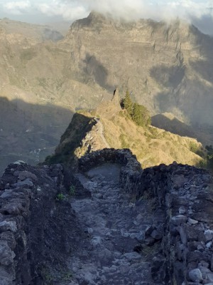 Wanderweg einen der Grate entlang