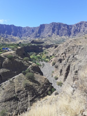 typische Landschaft der Hochebene, hinten die "bordera del norte"